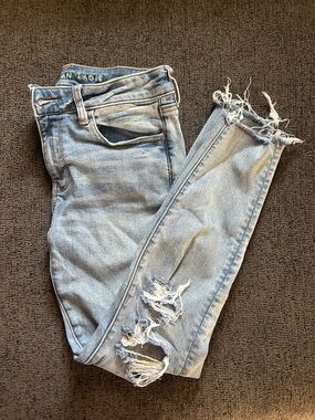 American Eagle Outfitters Light Wash Skinny Distressed Jeans